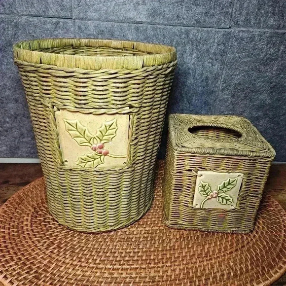 Christmas Wicker Rattan Tissue Box Cover Wastebasket Ceramic Holly Berry - Picture 1 of 6